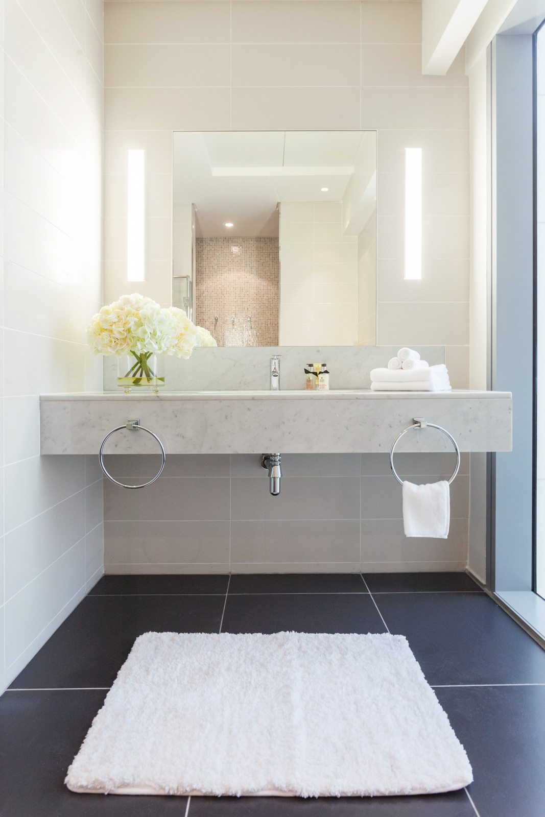 DIFC Bathroom 01, Photo by Milo | Photographer