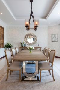 Palm VIlla Dining Table