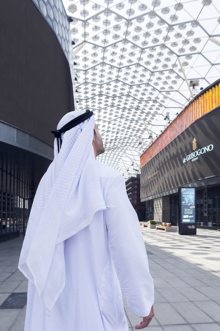 Visa-Meraas Walk 01, Photo by Milo | Photographer