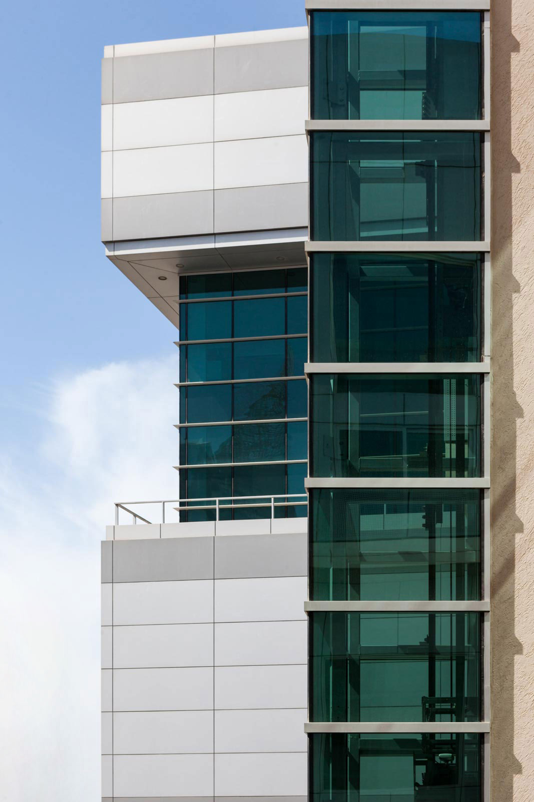 Emirates Reit Ext 01, Photo by Milo | Photographer