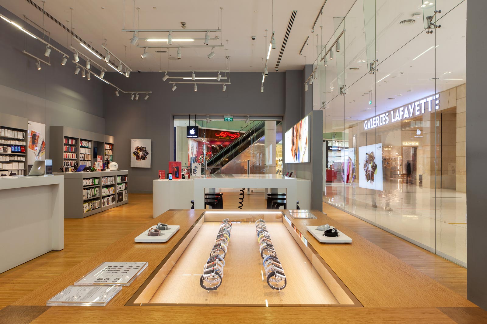 Apple Retail Interiors 01, Photo by Milo | Photographer