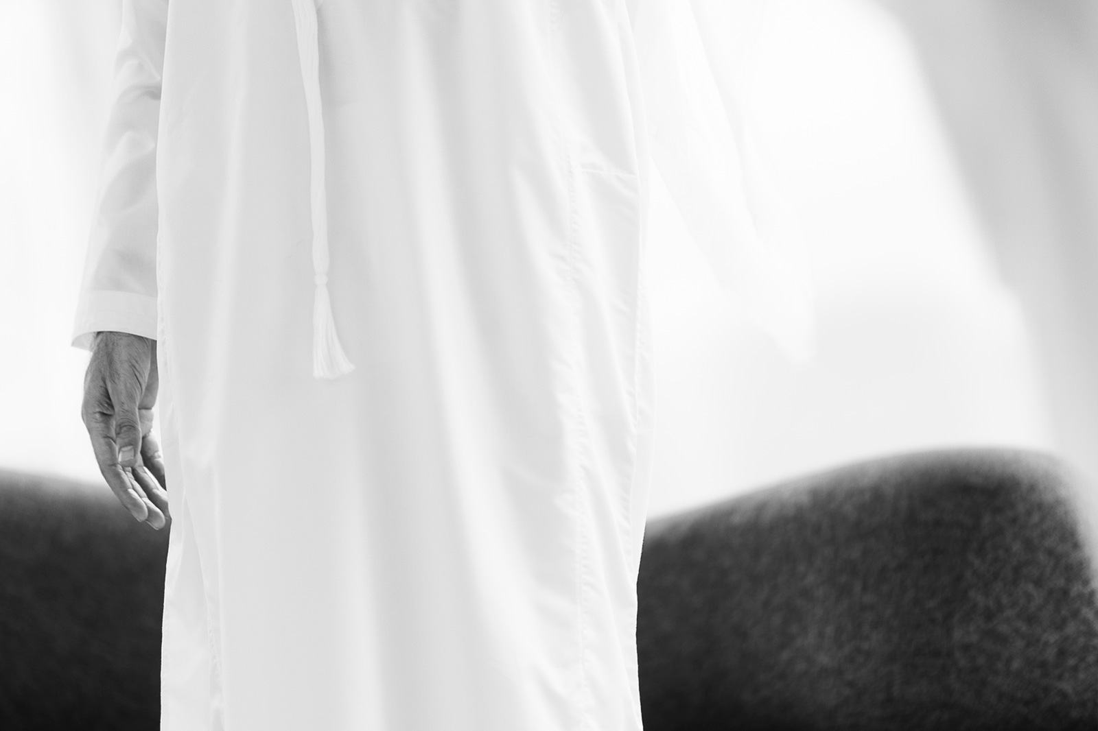 Man in kandura, Photo by Milo | Photographer